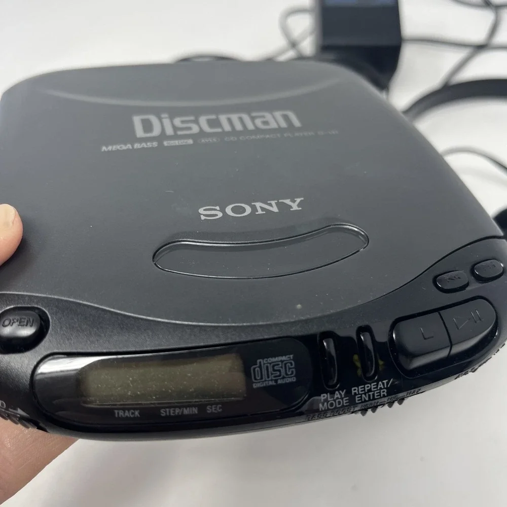 Vintage Sony Discman D-141 Portable CD Player w/ AC Adapter + Headphones MDR-210